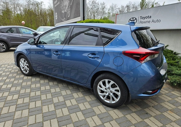 Toyota Auris cena 63500 przebieg: 76000, rok produkcji 2015 z Bodzentyn małe 232